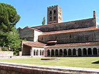 Abbaye Saint-Michel-de-Cuxa, Cloitre vu du nord (1).jpg